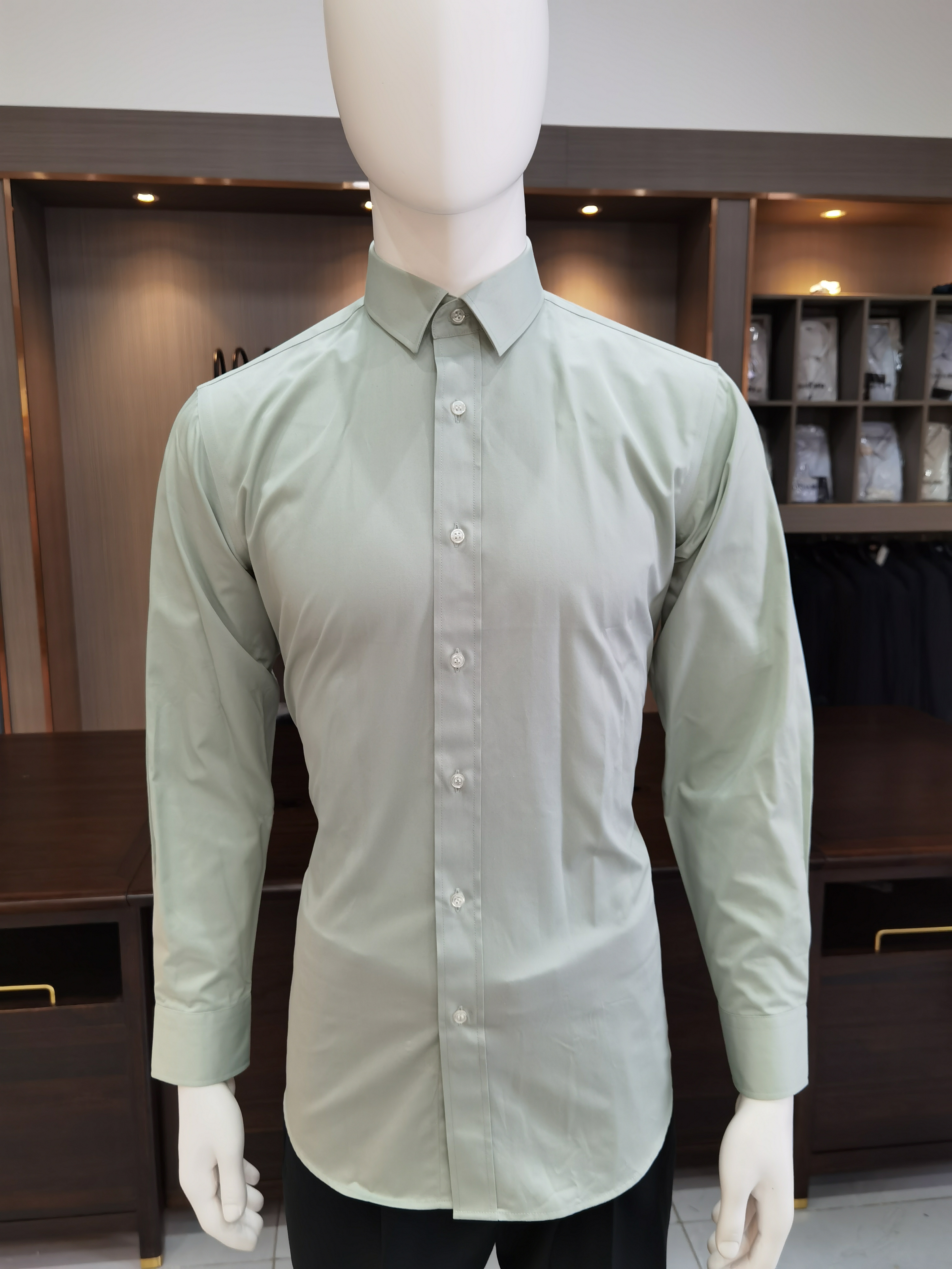 春秋常服系列标配:内穿衬衫2件,春秋常服2套,大檐